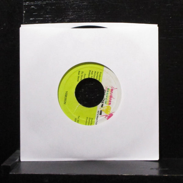 Lady Saw - Stab Out Mi Meat 7" VG Vinyl 45 Diamond Rush Jamaica 1994 - Shuga Records